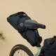 hoja_seat_drybag_16l_23200317-550_f_model_1206.jpg