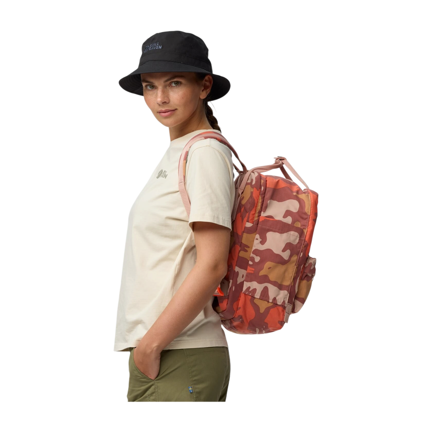 kanken_graphics_laptop_15_23200359-302-986_e_model_2156.png