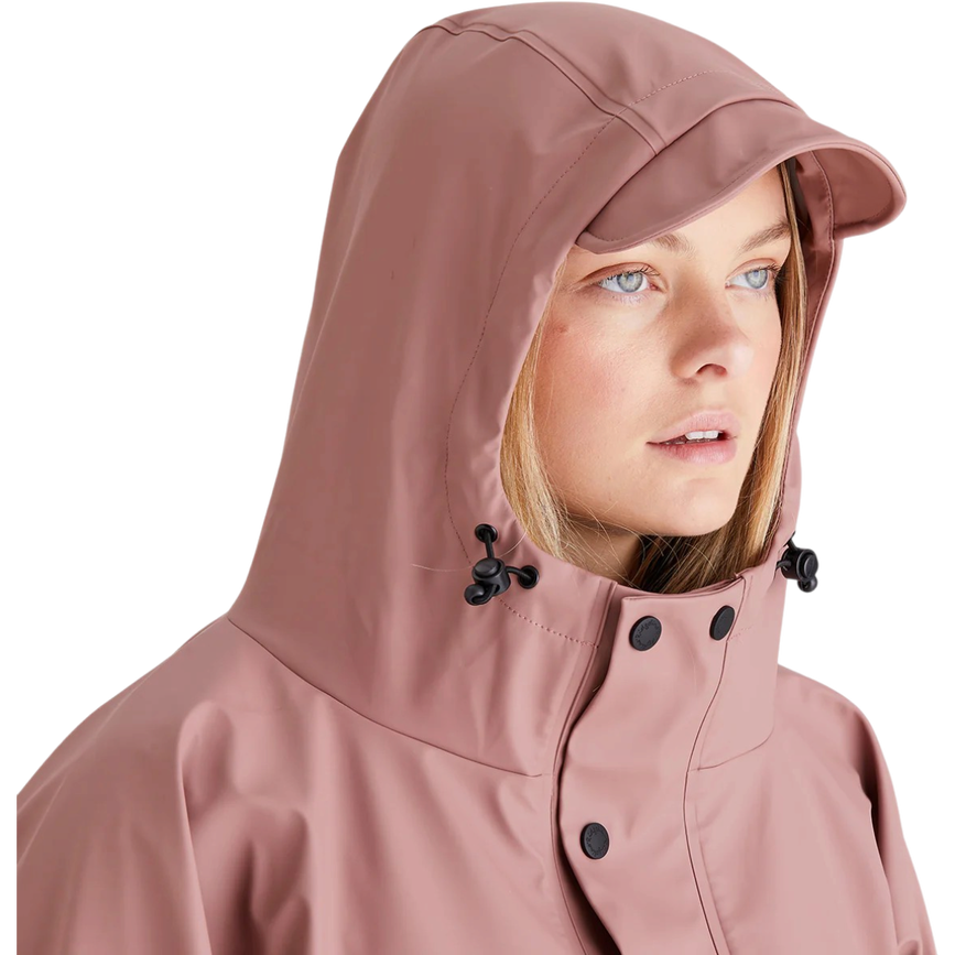 u_signature_poncho_deep_forest_hood_detail-1200px_44bc24ba-ac51-4af4-8658-bc2dc33ddc06.png