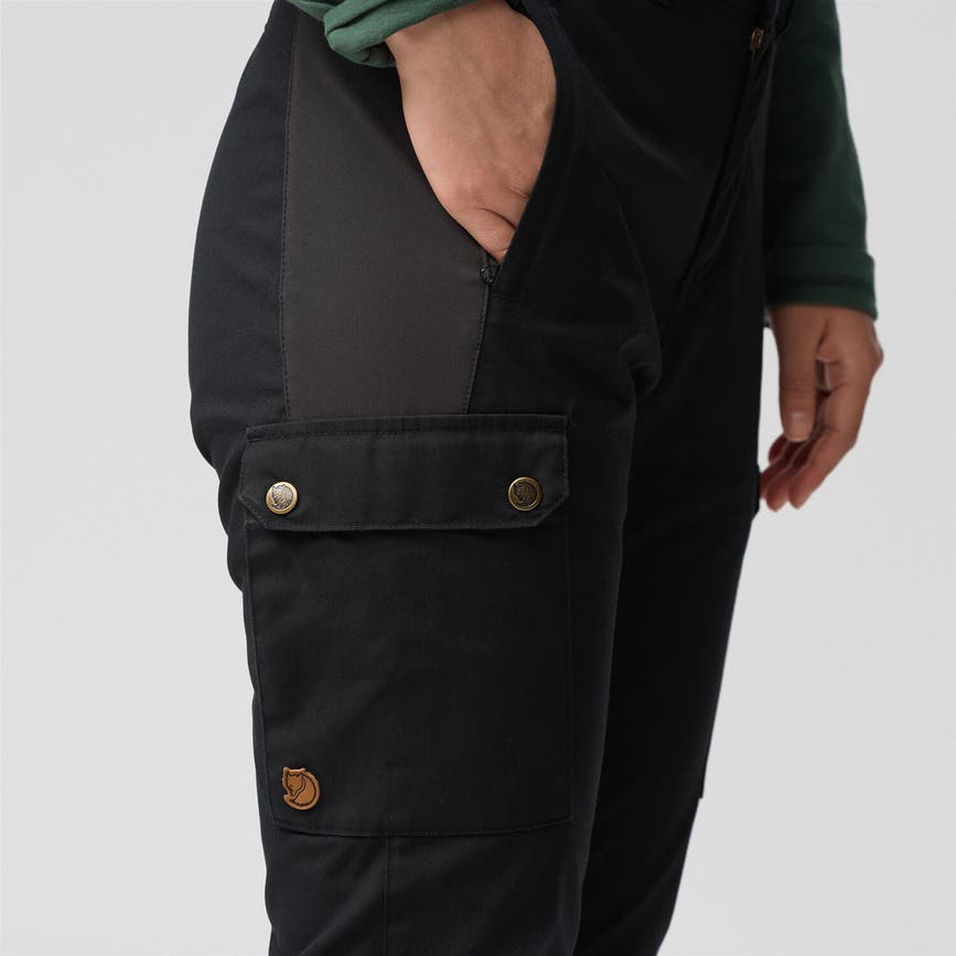 stina_trousers_w_84775-550_j_model_fjr.jpg