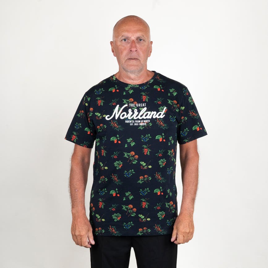 GREATNORRLANDTSHIRT-BERRYBLACK.jpg