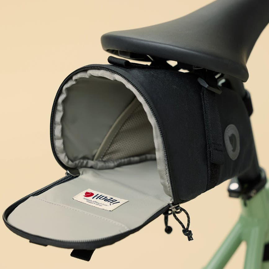hoja_seatbag_23200267-550_i_model_1435.jpg