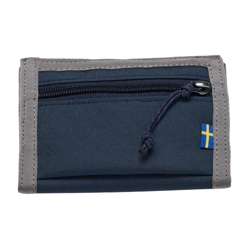 vardag_wallet_23100202-560_g_model_2563.png