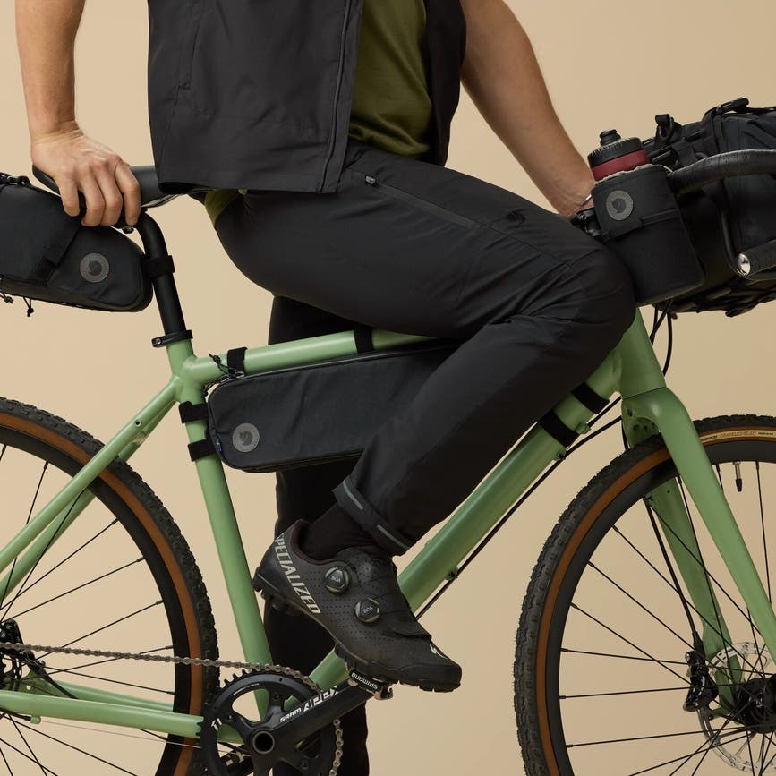 hoja_hybrid_trousers_m_12200197-550_c_model0684.jpg